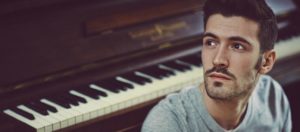 Giovanni Caccamo Sanremo 2015 con pianoforte